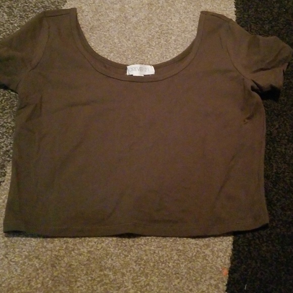 Crop top. - Picture 1 of 2